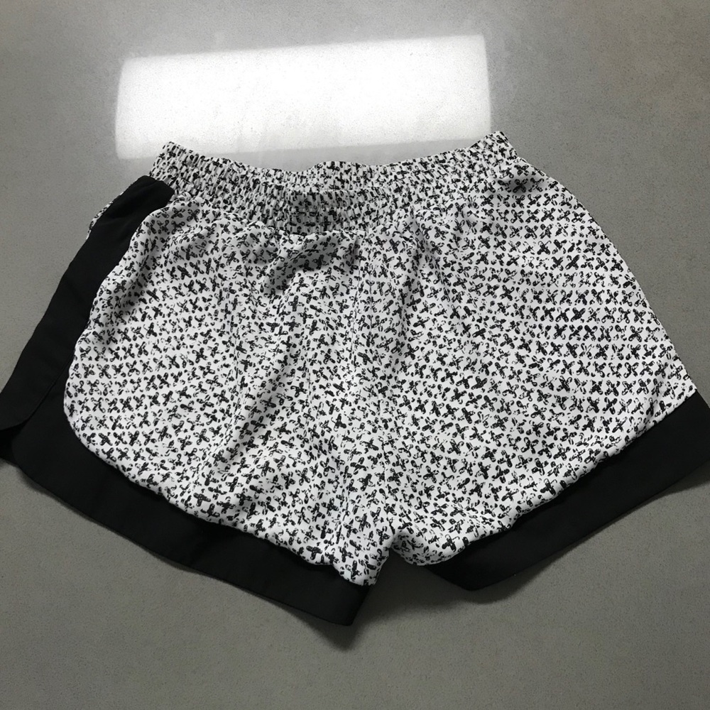 Wavy Shorts